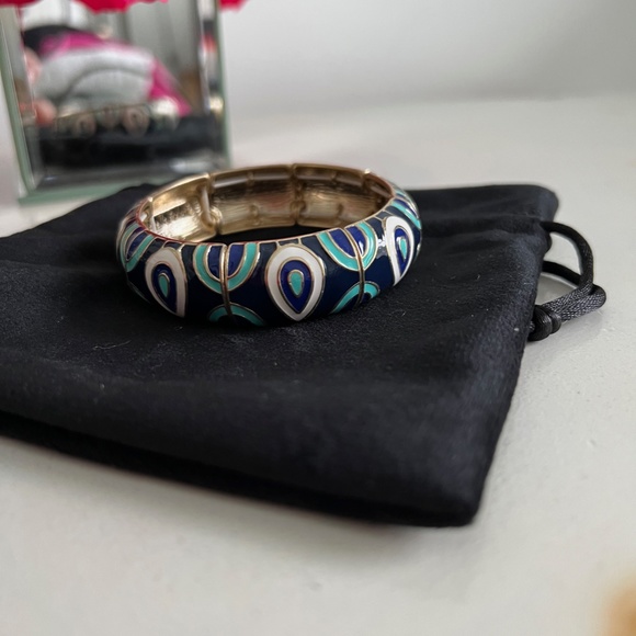 Bracelets - Picture 5 of 7